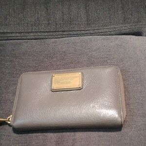 Marc Jacobs Taupe Leather Zip Wallet